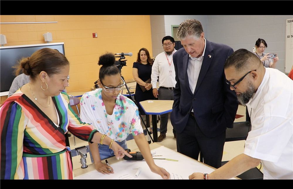  Gov. McKee, RIDE Commissioner Infante-Green, Superintendent Montañez Visit Summer Learning Program